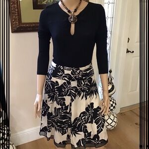 🎉HOST PICK🎉 Laundry silk skirt